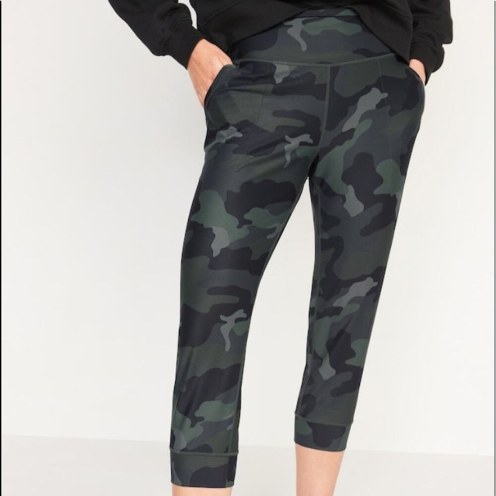 Old Navy Olive camouflage high waisted powersoft cropped jogger pants
